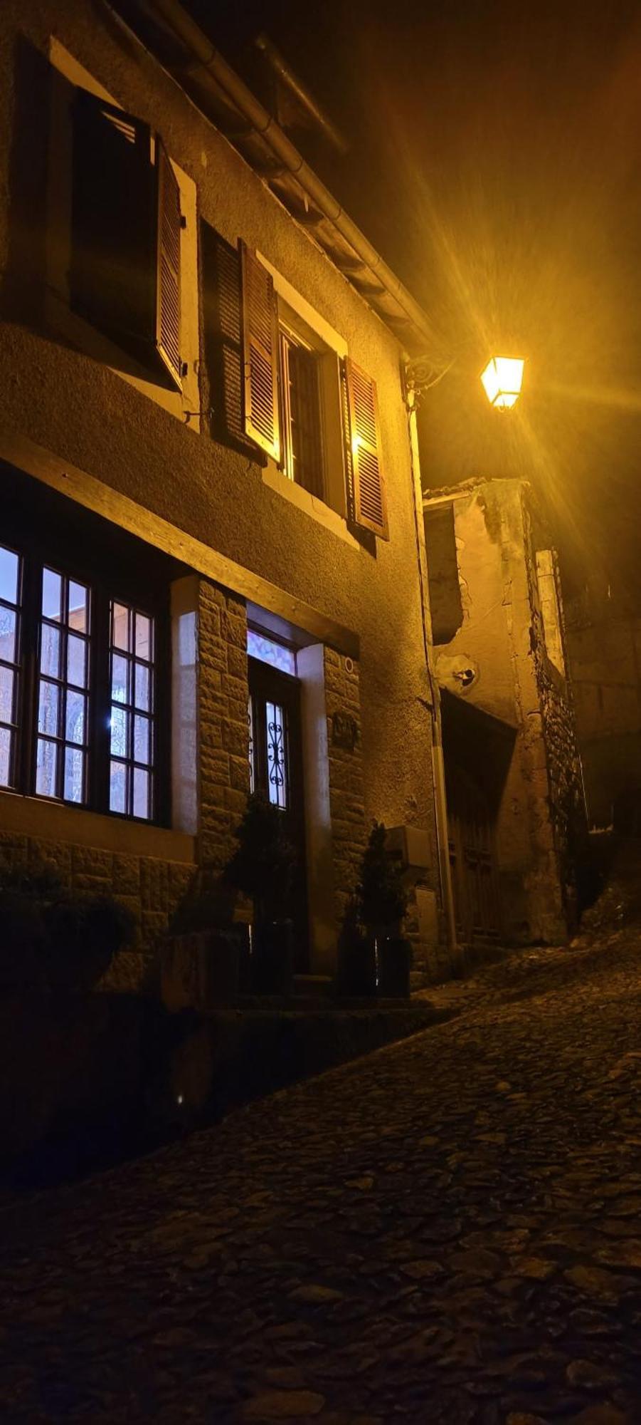 maison sans vis à vis dans centre historique Villa Terrasson Esterno foto